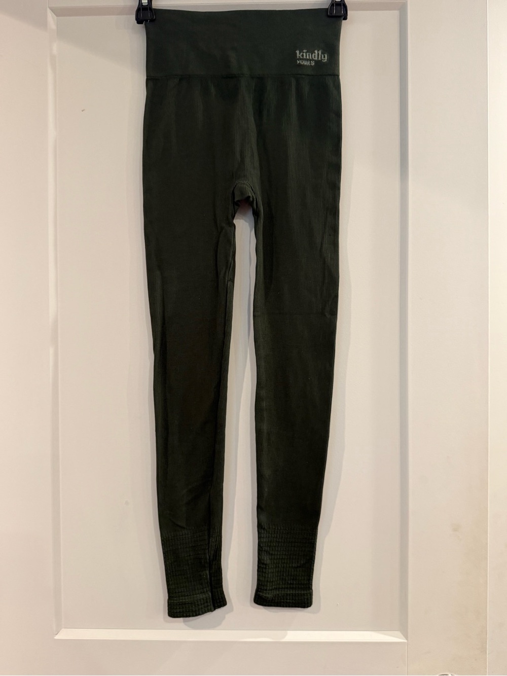 Kindly yours women’s Olive Green Ribbed Leggings size S
